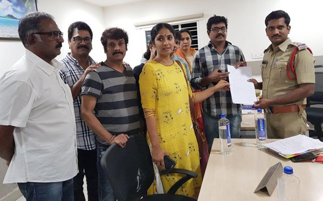 telugu film industry files complaint on tv 5 editor