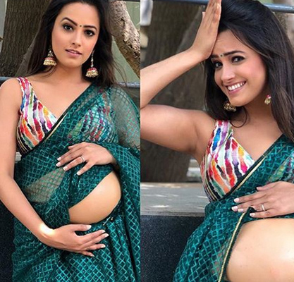  Anitha flaunts her baby bump