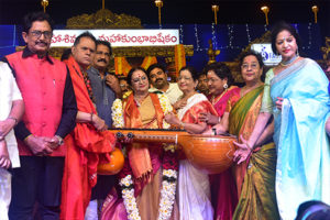 Subbarami reddy honors b saroja devi with viswanata samragni award