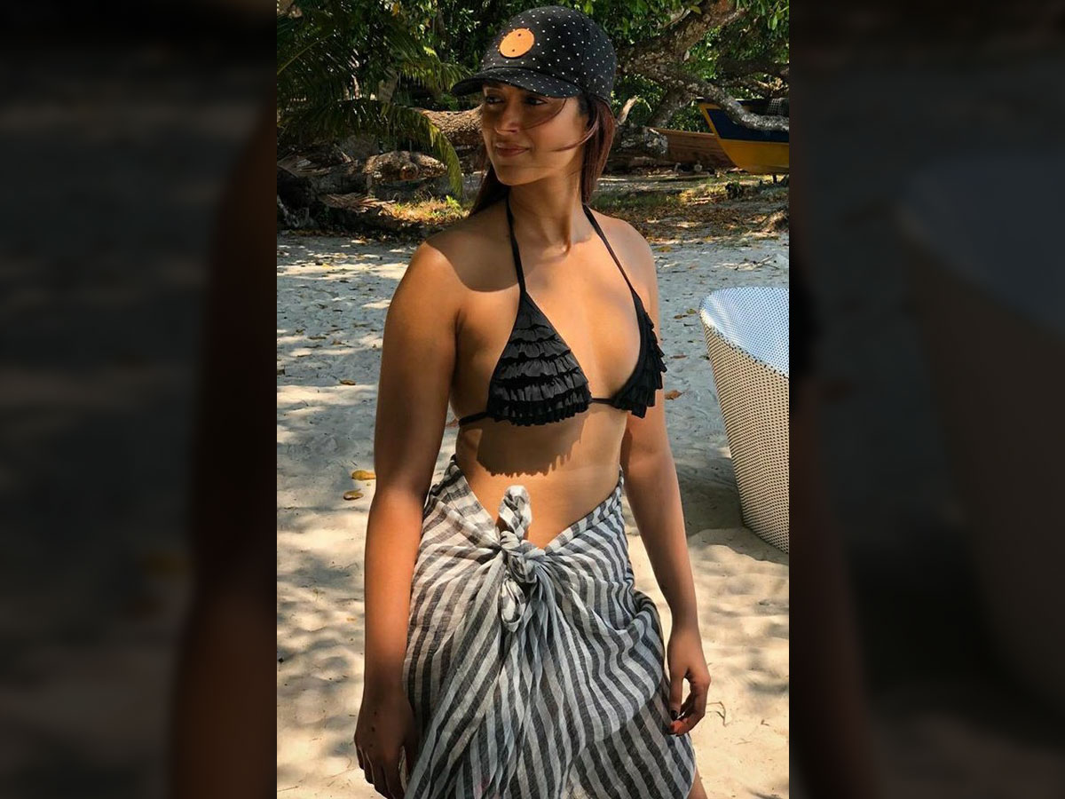 Ileana bikini treat goes viral