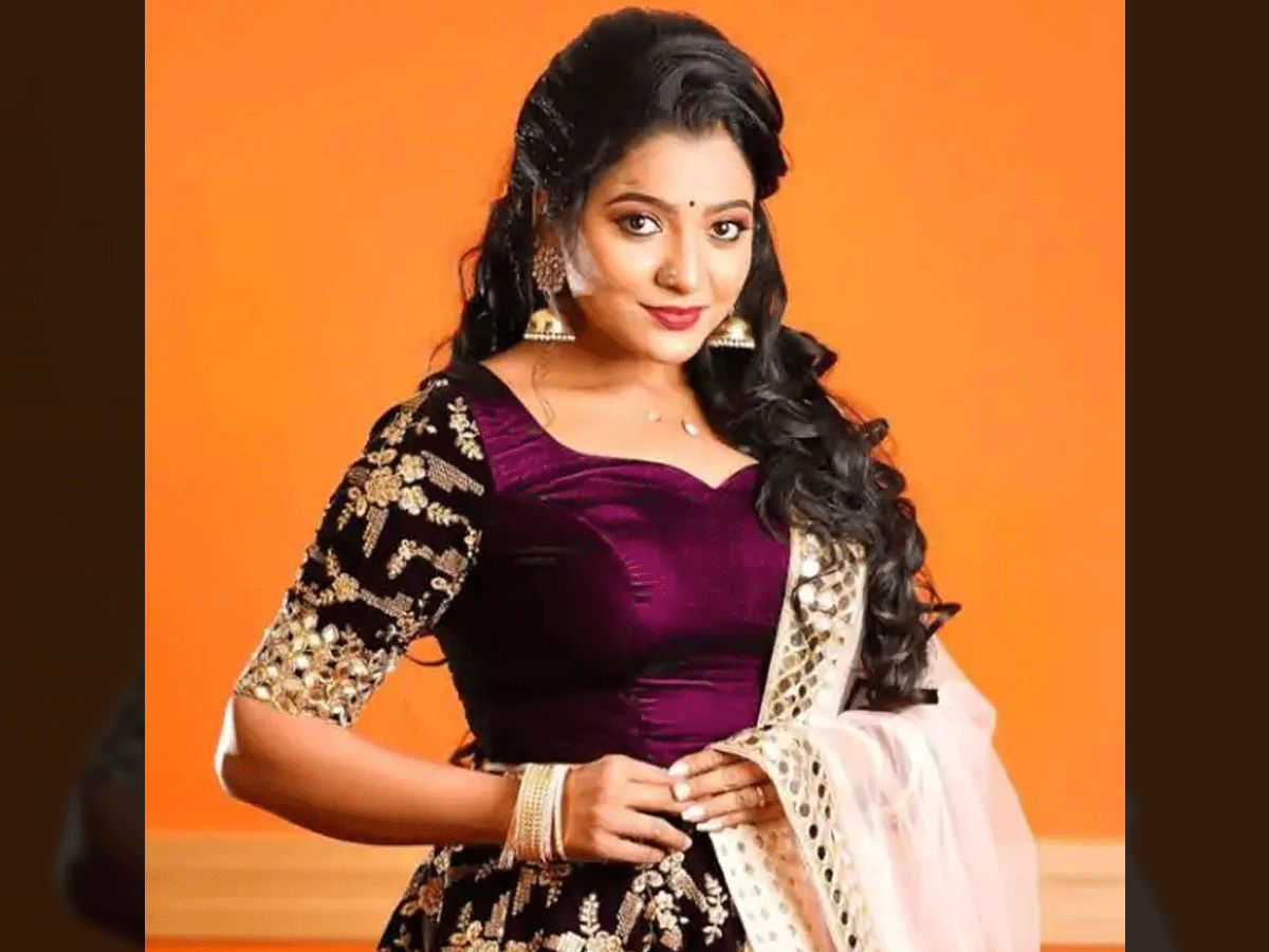 Tamila Tv actress V j chitra commits suicide
