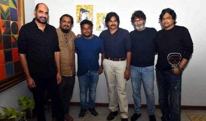pawan latest pic with upcoming directors